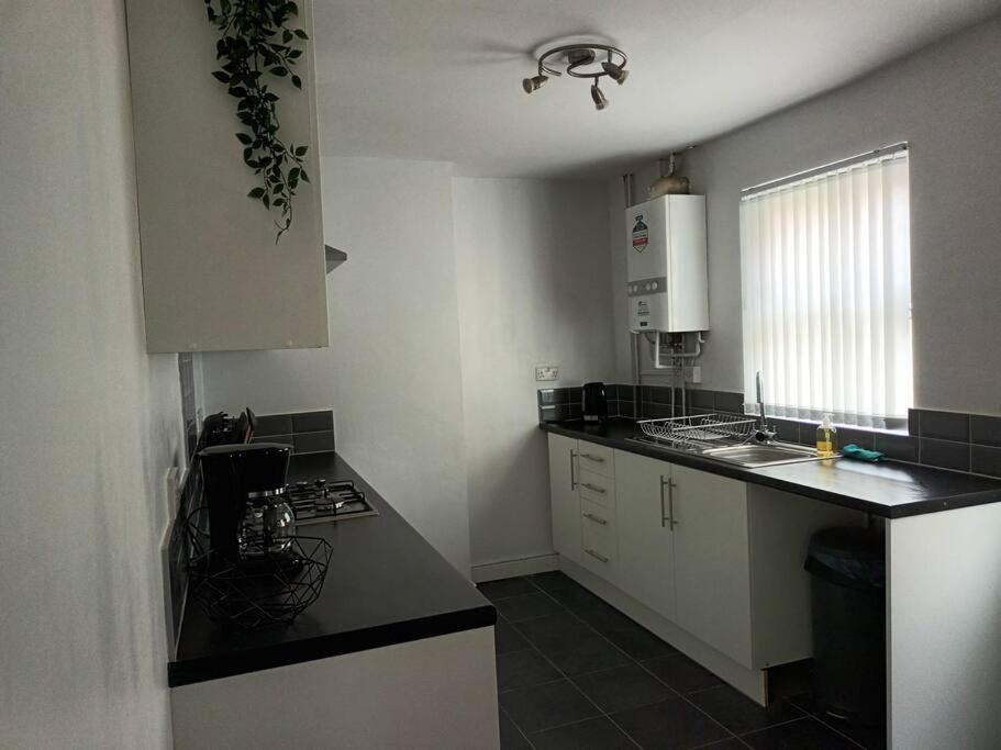 Antonio Str Liverpool 6 Beds Buitenkant foto